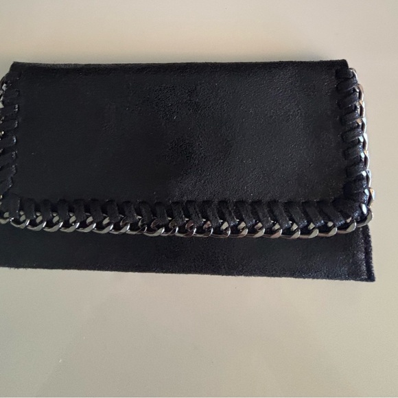 Chic Black Chain-Embellished Wallet - Picture 4 of 6
